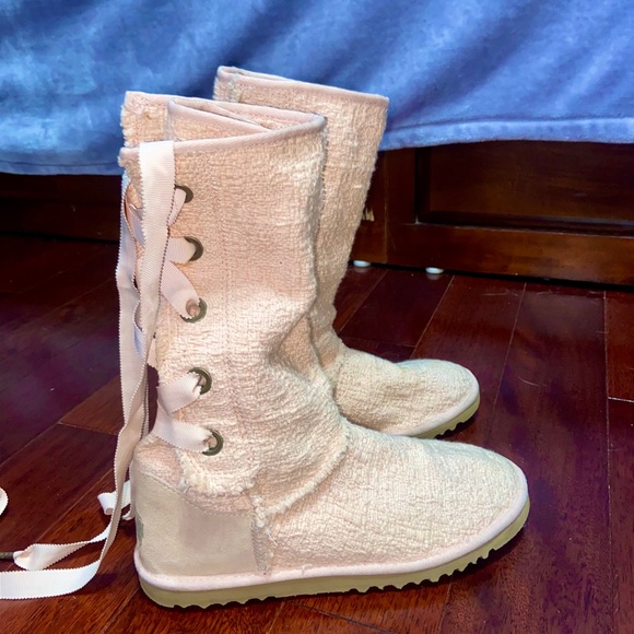 UGG Heirloom Lace Up Boots - Picture 4 of 6